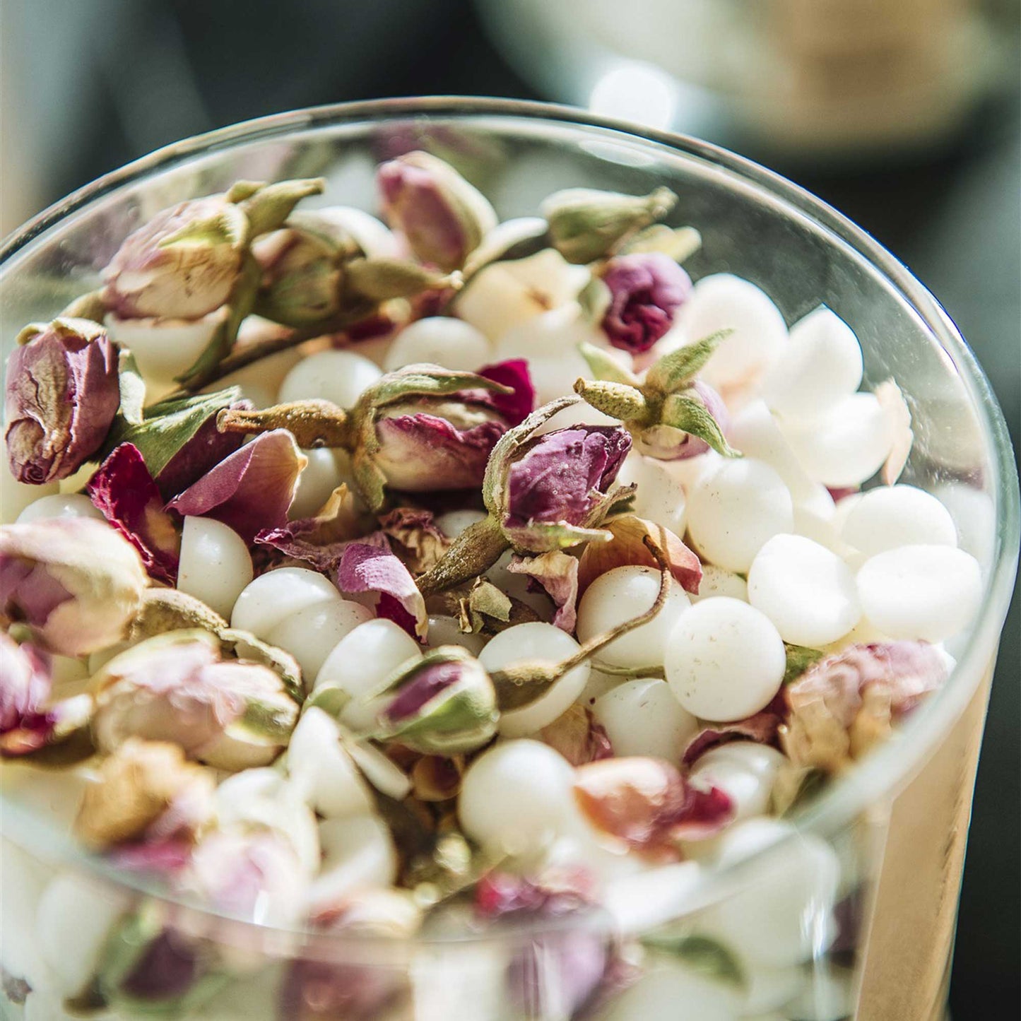 Rose voks smelter i et glas votive | Naturlig | Håndlavet - Aromaspecialisten